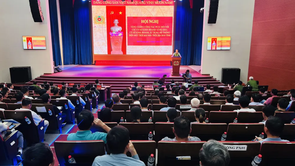 Các cơ sở kinh doanh rất quan tâm đến hội nghị do phía Công an tỉnh Bình Dương tổ chức. Ảnh: LA Các cơ sở kinh doanh rất quan tâm đến hội nghị do phía Công an tỉnh Bình Dương tổ chức. Ảnh: LA