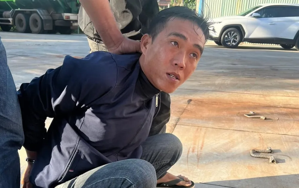 Huy bị bắt khi đang chuẩn bị cướp giật. Ảnh:CACC Huy bị bắt khi đang chuẩn bị cướp giật. Ảnh:CACC