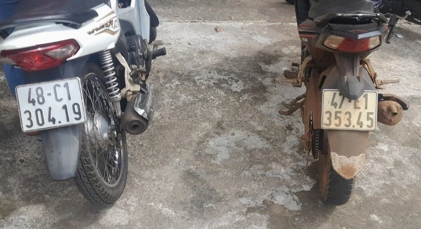 Hai chiếc xe máy tang vật được công an thu giữ. Ảnh: CTV