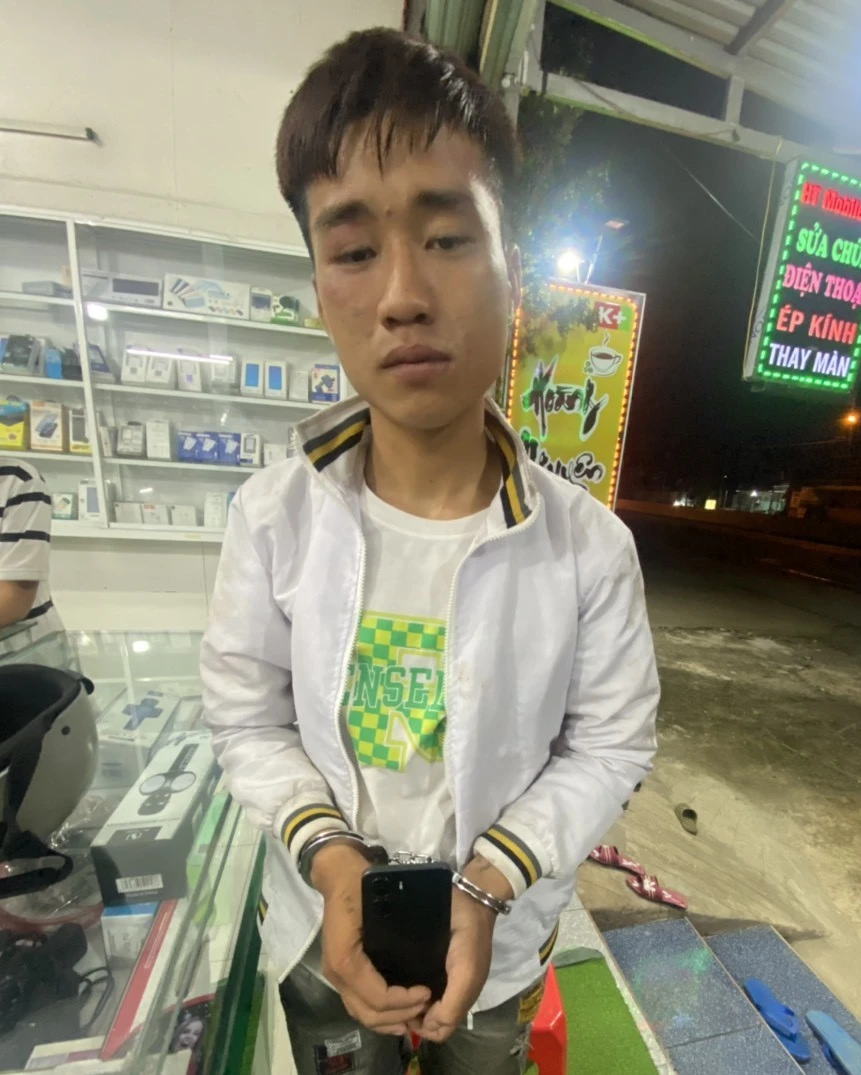Vừa ra tù lại tiếp tục trộm điện thoại. Ảnh: CACC