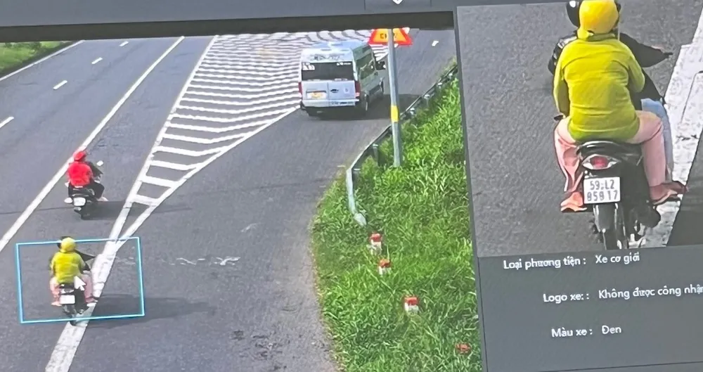 Camera ghi lại cảnh đôi nam nữ tẩu thoát bằng xe máy của nạn nhân. Ảnh: CACC Camera ghi lại cảnh đôi nam nữ tẩu thoát bằng xe máy của nạn nhân. Ảnh: CACC