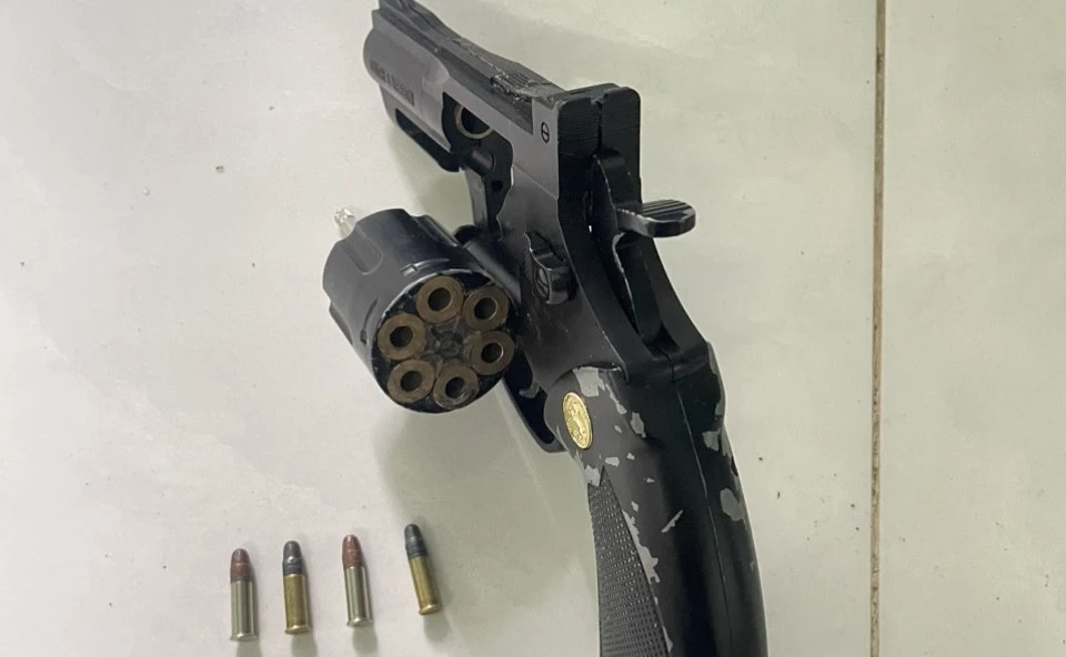 Khẩu súng lực lượng công an thu giữ tại nơi ở của Hảo. Ảnh: CA