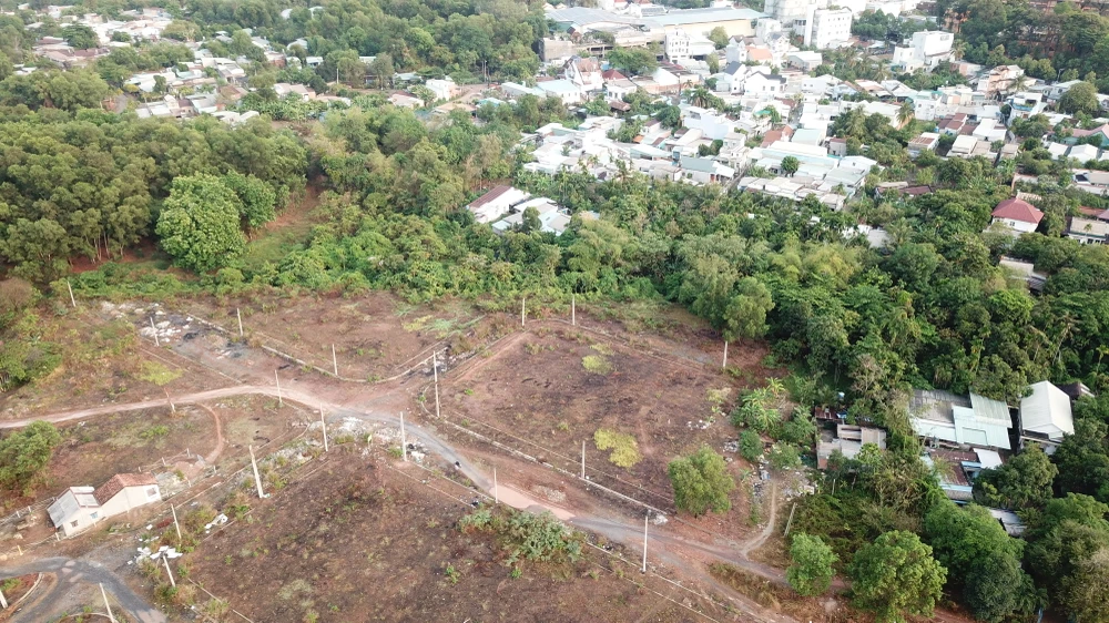 Khu đất vàng rộng gần 30 ha bị bỏ hoang 16 năm. Ảnh: LÊ ÁNH