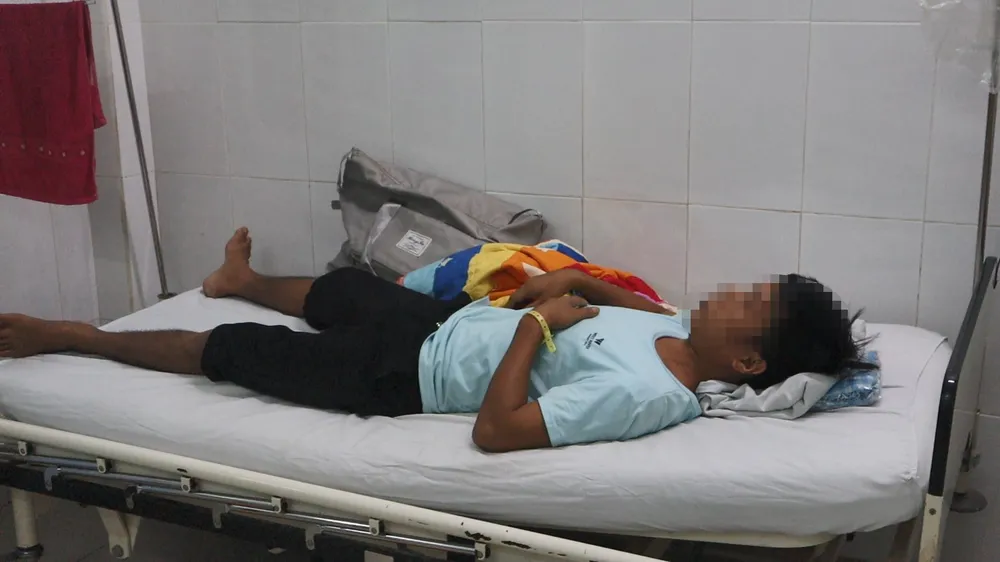 Anh H đang được điều trị tại bệnh viện. Ảnh: LA