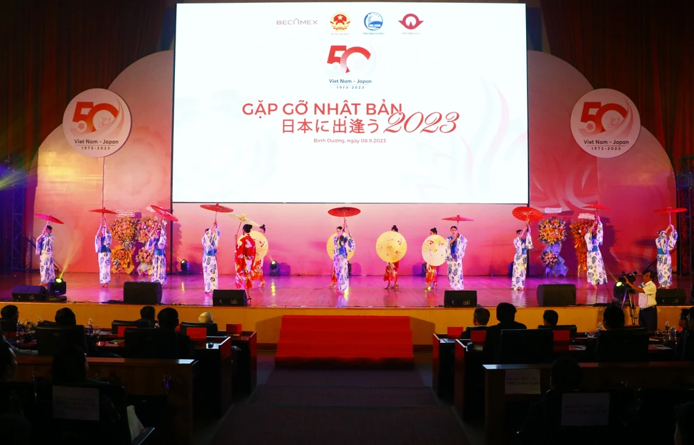 Chương trình văn nghệ đặc sắc chào mừng sự kiện lần này.