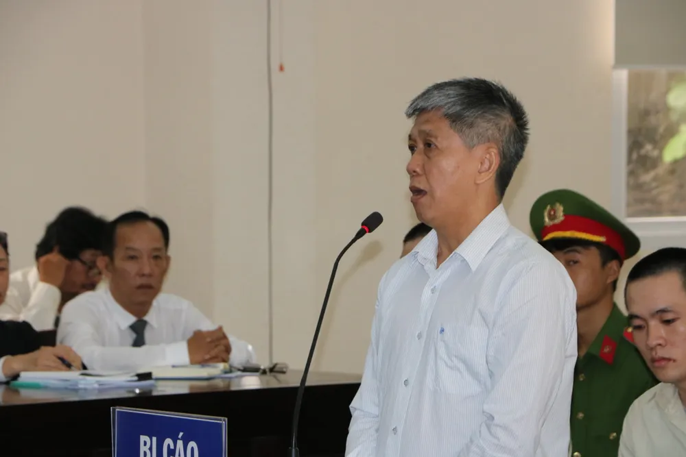 Bị cáo Lê Minh Quốc Cường khai không nhận quà biếu. Ảnh: LA IMG_7336.JPG