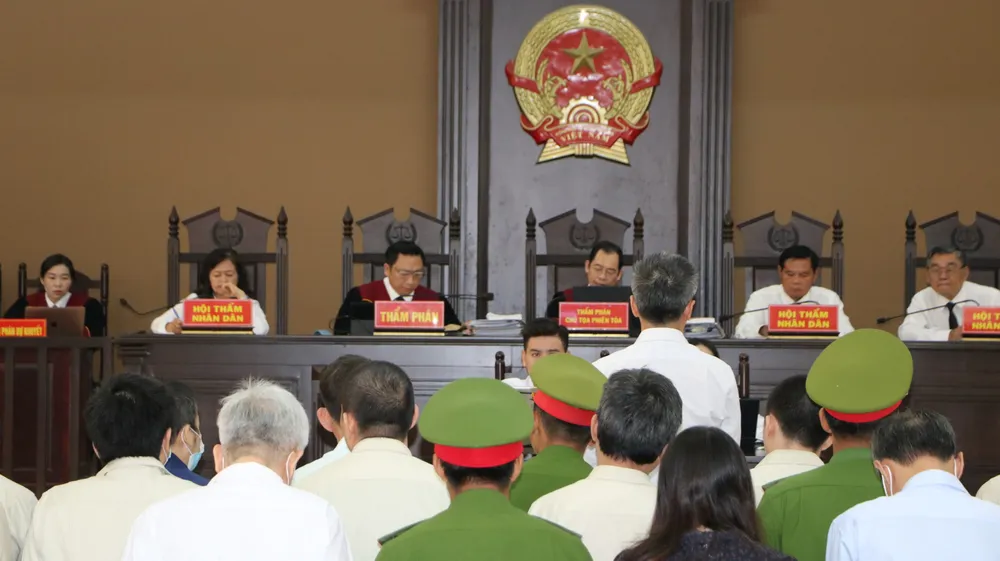 Các bị cáo đều mong được giảm nhẹ hình phạt. Ảnh: LA IMG_7334.JPG