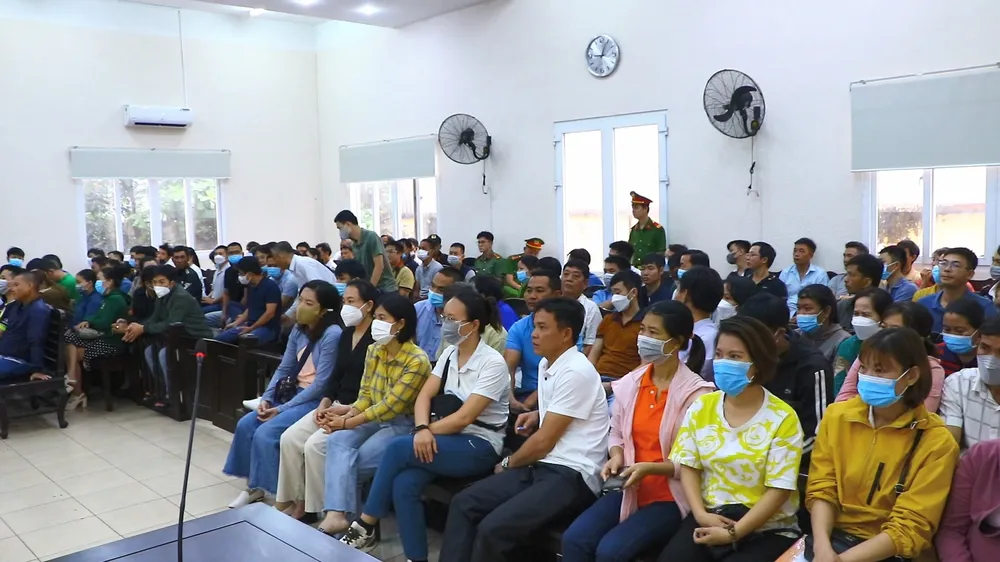 Vụ án được dư luận quan tâm với số bị hại lên tới hàng trăm người. Ảnh: LA lừa đảo chiếm đoạt tài sản.jpg