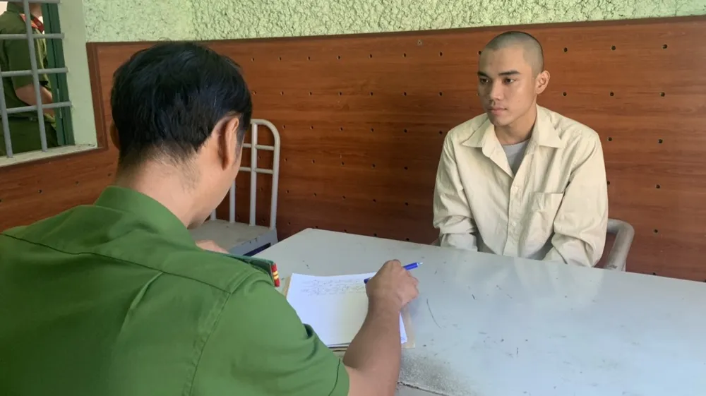 Nam sinh viên bỏ học rồi đi cướp xe ôm kiếm tiền chơi game. Ảnh: LA cướp xe ôm (2).jpg