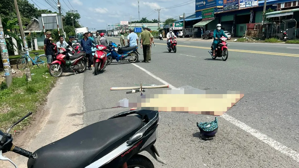 Chiếc xe tải liên quan đến tai nạn đã bỏ chạy khỏi hiện trường. Ảnh: NDCC tai nạn chết người (1).jpg