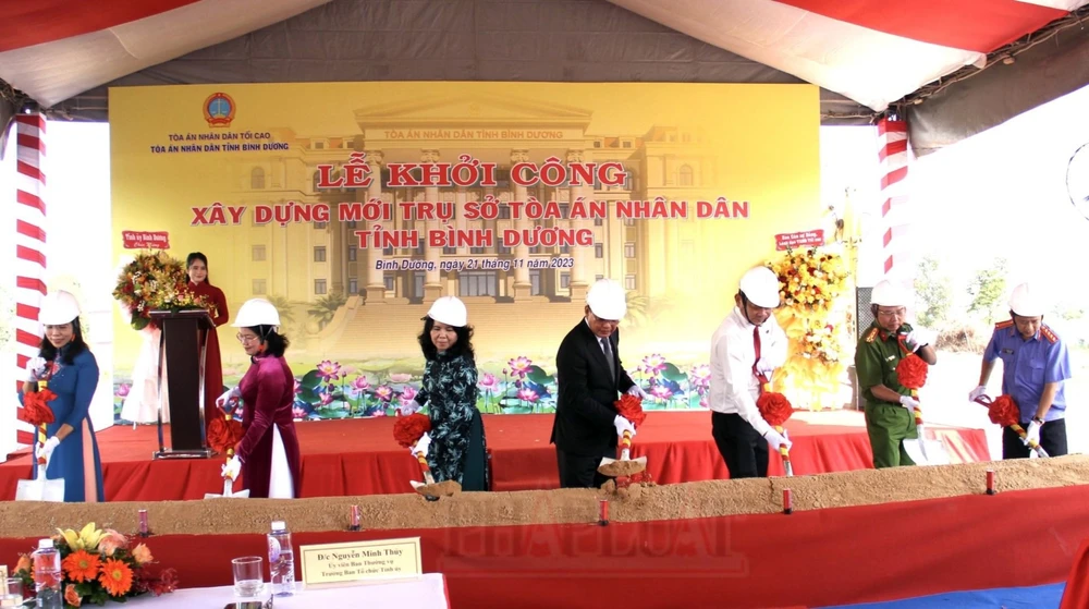 Lễ động thổ khởi công xây dựng trụ sở Tòa án nhân dân tỉnh Bình Dương. Ảnh: LA TAND tỉnh Bình Dương