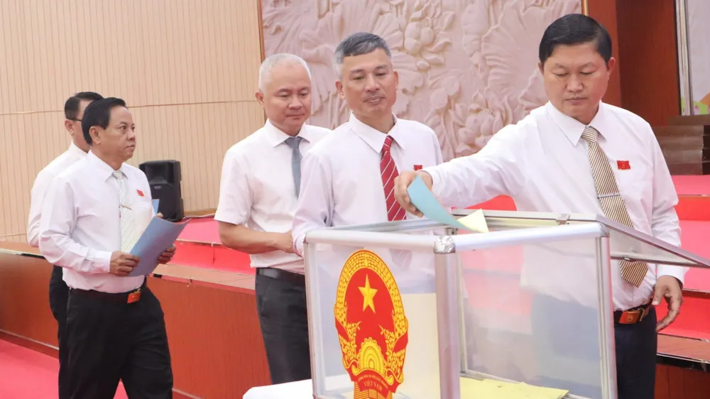 HĐND tỉnh Bình Phước lấy phiếu tín nhiệm đối với người giữ chức vụ do HĐND tỉnh Bình Phước bầu hoặc phê chuẩn. Ảnh: LA