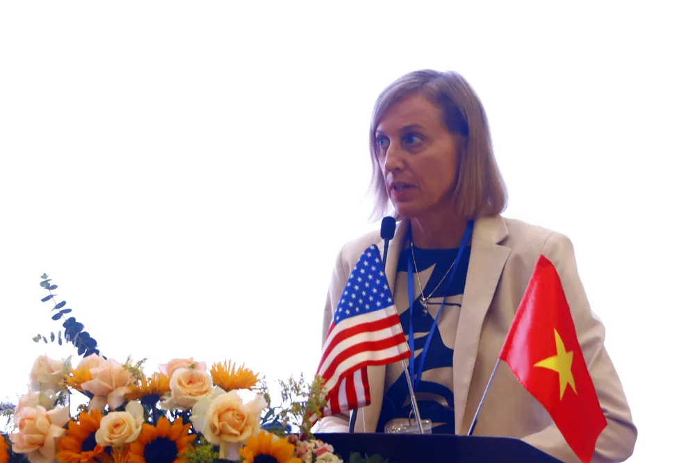 Bà Susan Burns, Tổng Lãnh sự Hoa Kỳ tại TP HCM phát biểu tại hội thảo. Ảnh: LA _MG_9258.JPG