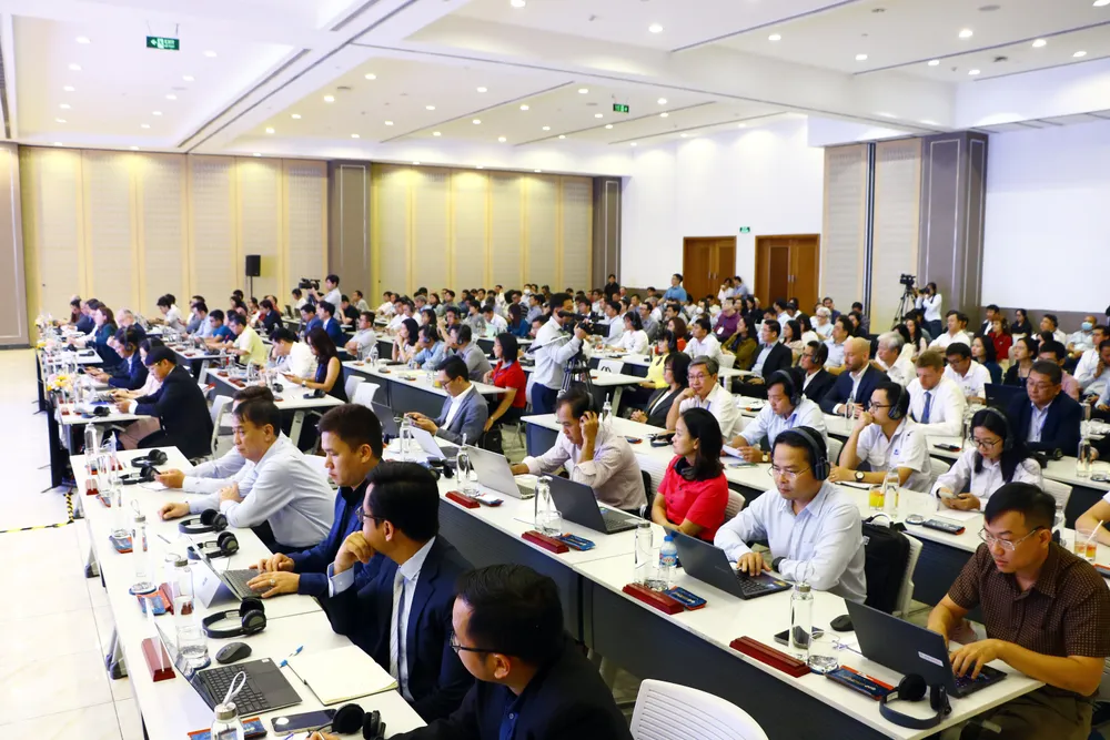 Rất đông các đại biểu tham dự hội thảo về tiết kiệm năng lượng. Ảnh: LA tiết kiệm năng lượng