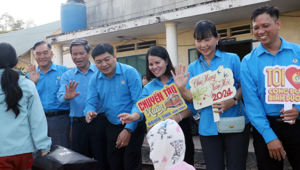 vé tàu miễn phí (3).jpg