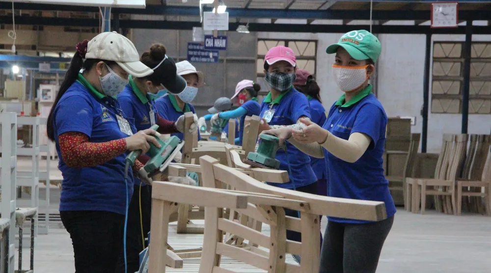 Nhu cầu tuyển dụng công nhân cao vẫn tập trung ở một số lĩnh vực như may, giày, gỗ, thực phẩm, cơ khí, hóa chất… bình dương.jpg