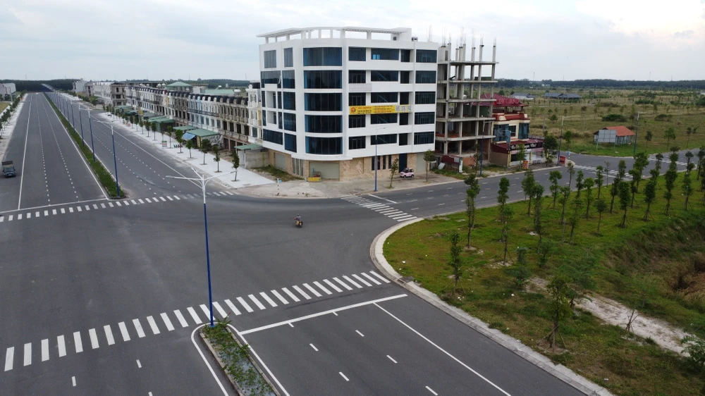 Bình Phước đang tích cực xây dựng cơ sở hạ tầng phát triển mạnh về công nghiệp, thu hút vốn đầu tư. Ảnh: LA bình phước (1).JPG