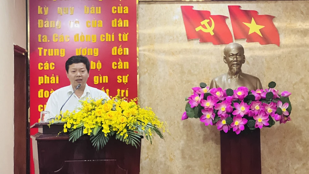 Nhà báo Bùi Thanh Tâm, Phó Trưởng Ban Thời sự - Chính trị (Báo Pháp luật TP HCM) phát biểu tại buổi họp mặt. Ảnh: LA z5185057335291_928ccaa1e499ff1faf340b2c56d75dc3.jpg