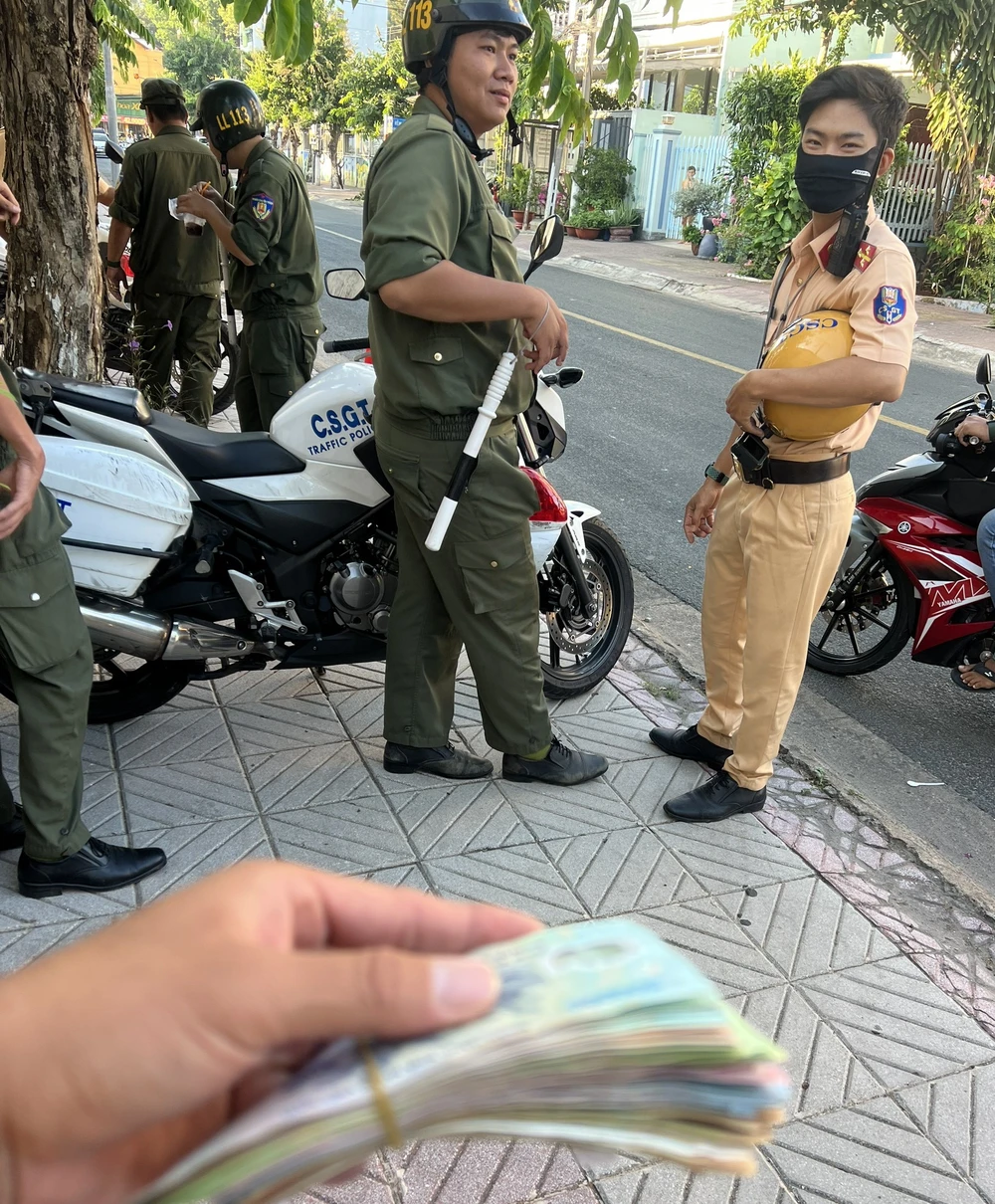 cọc tiền (1).jpg