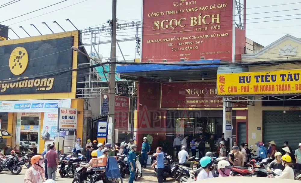 cướp tiệm vàng (1).jpg