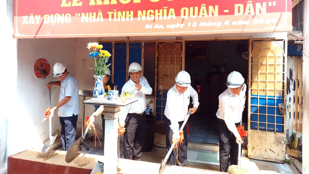 Khởi công xây dựng công trình “Đại đoàn kết quân - dân”, “Nhà tình nghĩa quân - dân”. Bình Dương (12).jpg