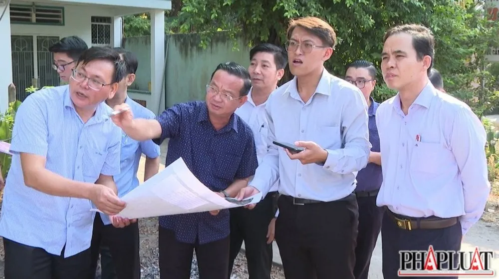 Ông Bùi Minh Thạnh khảo sát các công trình trọng điểm trên địa bàn thị xã Bến Cát. bến cát (25).jpg