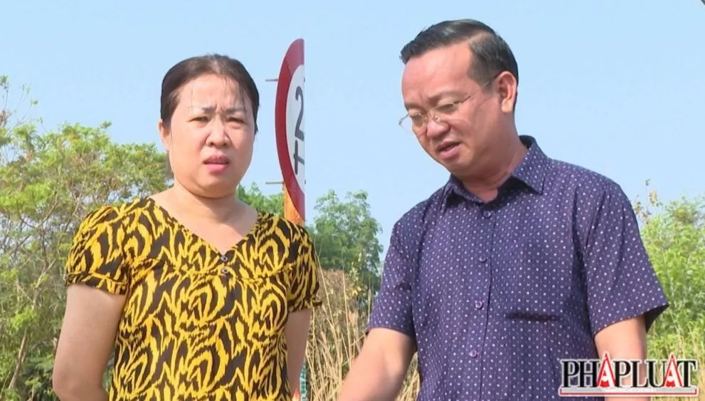 Ông Bùi Minh Thạnh, trực tiếp đi vận động để người dân hiểu, đồng thuận cùng chính quyền địa phương nhanh chóng giải phóng mặt bằng để phục vụ thi công các công trình trọng điểm. bến cát (3).jpg