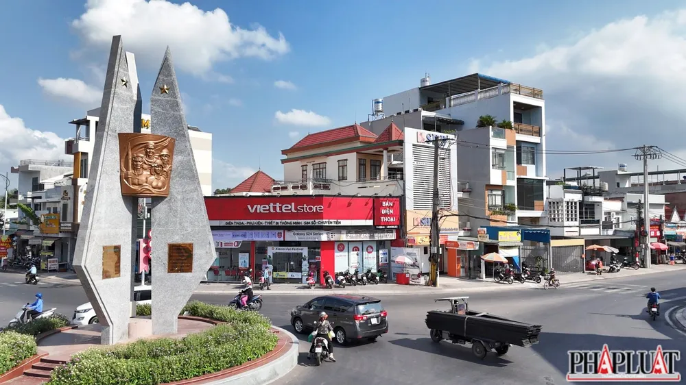 Tốc độ đô thị hóa, công nghiệp hóa, hiện đại hóa của Bến Cát diễn ra nhanh. Ảnh: LA Tốc độ đô thị hóa, công nghiệp hóa, hiện đại hóa của Bến Cát diễn ra nhanh. Ảnh: LA