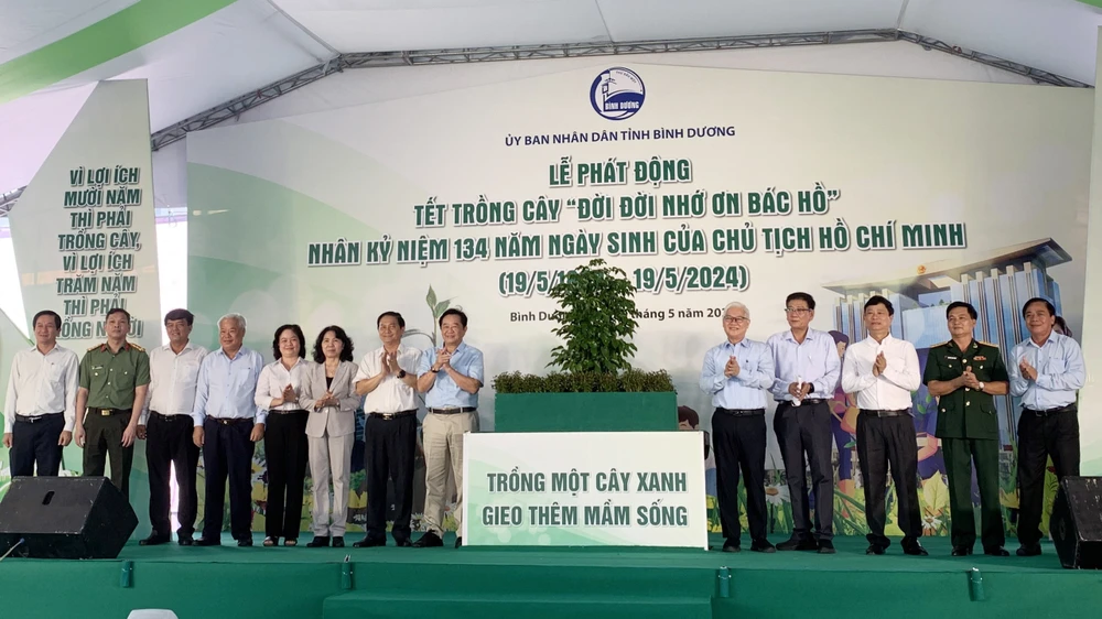 Bình Dương vận động người dân trồng cây xanh để cải thiện môi trường, tạo vẻ mỹ quan cho toàn tỉnh. Ảnh: HẢI NHI bình dương (1).jpg