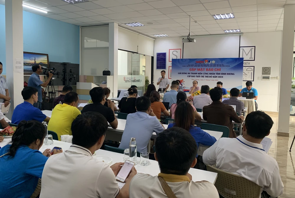 Toàn cảnh buổi họp báo Giải Bóng đá Nam Thanh niên công nhân tỉnh Bình Dương năm 2024. Bình Dương.jpg