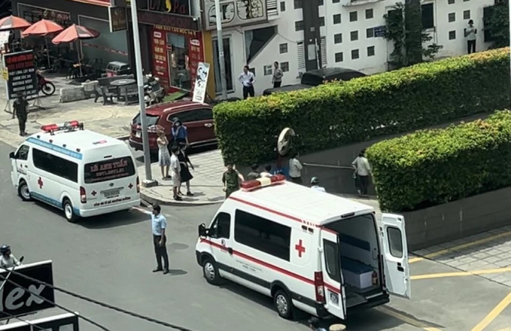 Sau khi vụ nổ xảy ra, có nhiều xe cấp cứu đã có mặt tại hiện trường để đưa các nạn nhân đi cấp cứu. Ảnh: NDCC nổ lớn (8).jpg
