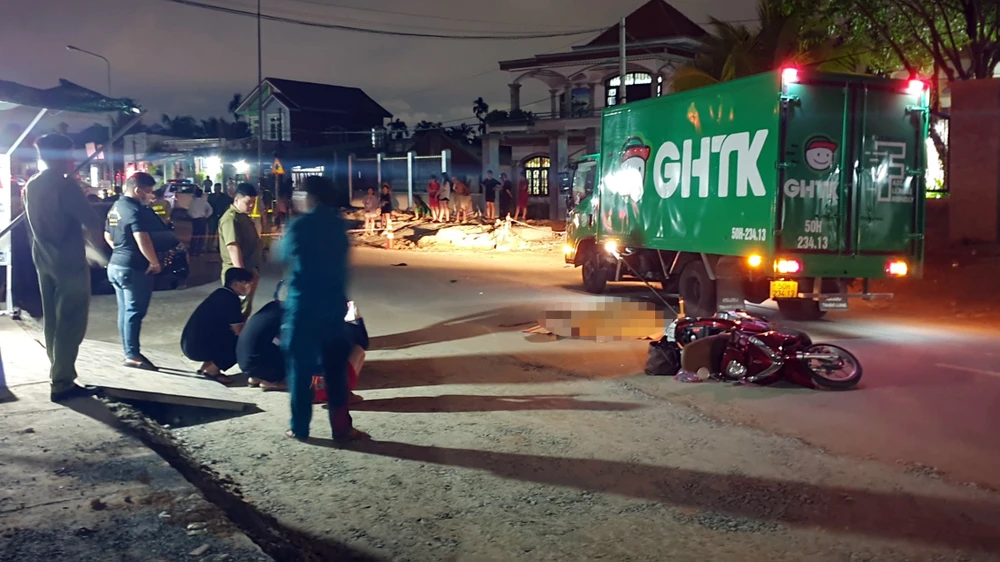 Cô gái tử vong sau khi va chạm với xe tải. tai nạn (1).jpg