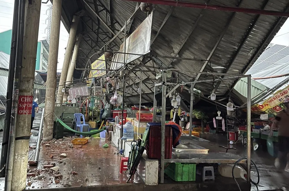 mưa to gió lớn (2).jpg