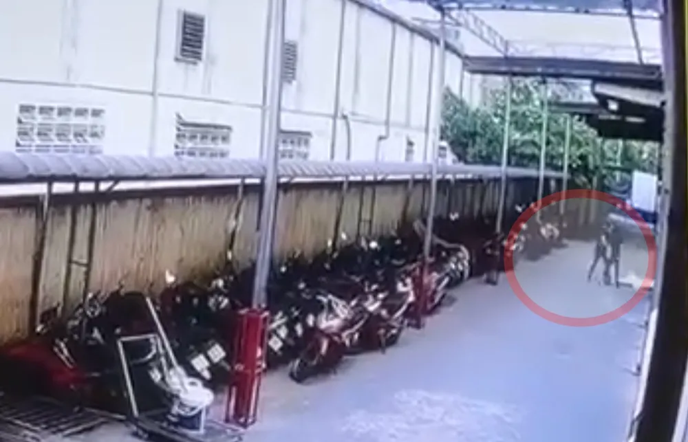 Va chạm khi lái xe nâng trong công ty, một công nhân bị sát hại