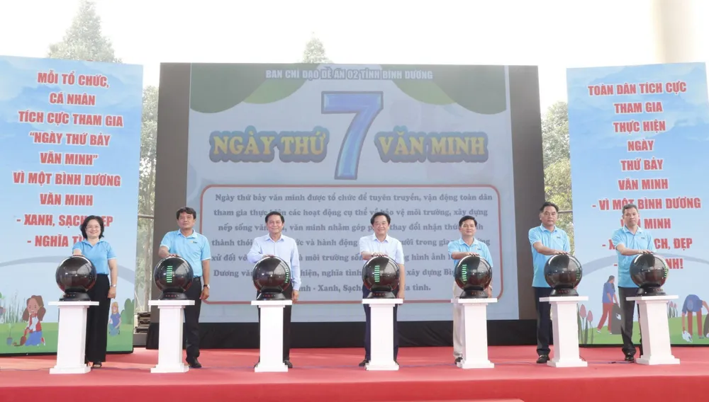 Lãnh đạo tỉnh Bình Dương phát động “Ngày thứ bảy văn minh”. ngày thứ 7 văn minh (1).jpg