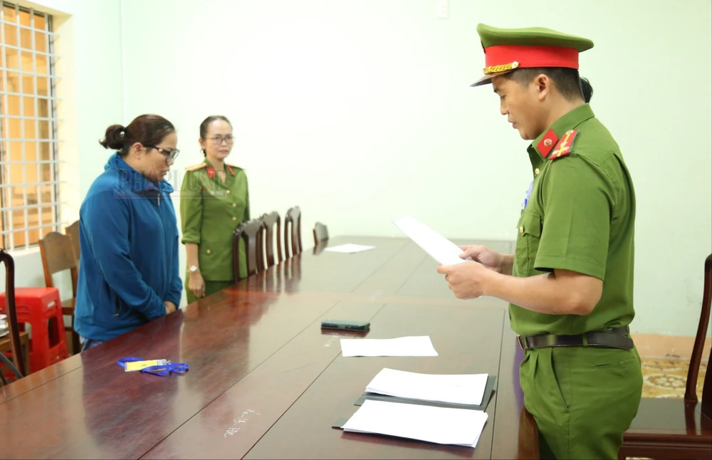 Nữ luật sư bị bắt vì lừa tiền của đương sự. Ảnh: CACC Nữ luật sư