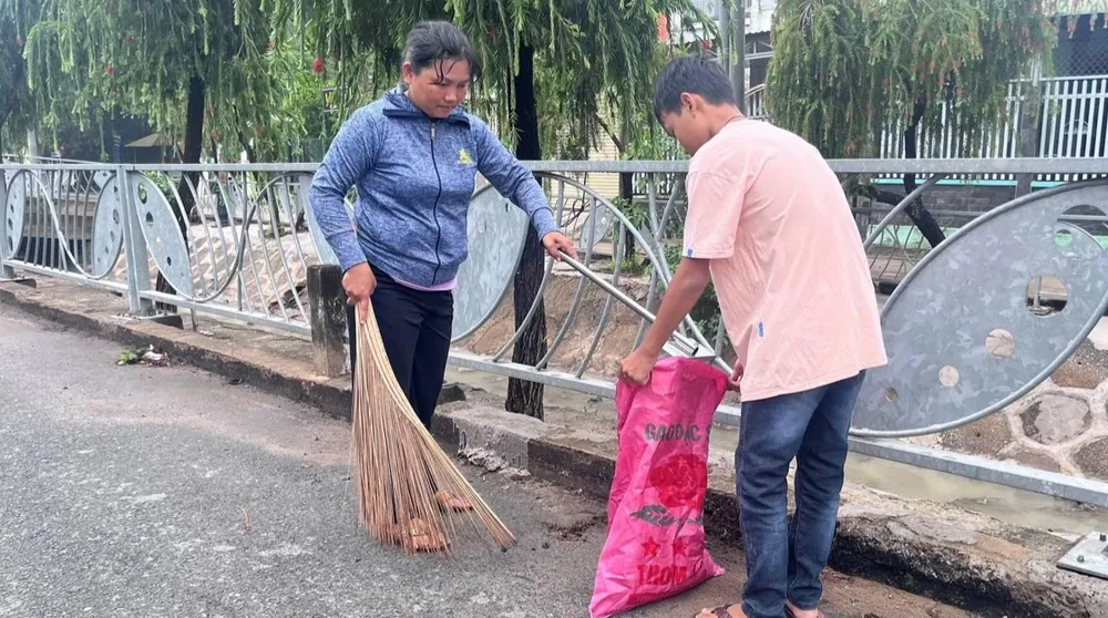 Các hoạt động trong ngày thứ bảy cuối tuần đã diễn ra sôi nổi, lan tỏa rộng khắp đến từng ngõ ngách, từng người dân trên địa bàn tỉnh Bình Dương. Ảnh: GIA PHÚC dân vận (1).jpg