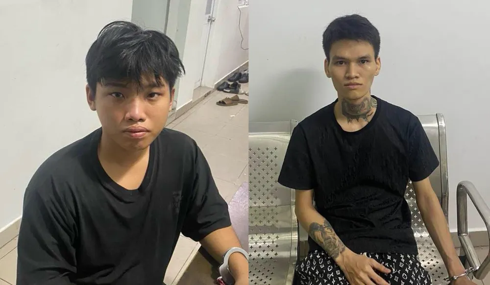 Hai thanh niên trộm xe máy và tiêu thụ xe gian bị lực lượng công an bắt giữ. Ảnh: CA Thanh niên 17 tuổi vừa là đầu nậu tiêu thụ xe gian vừa trực tiếp đi trộm xe máy