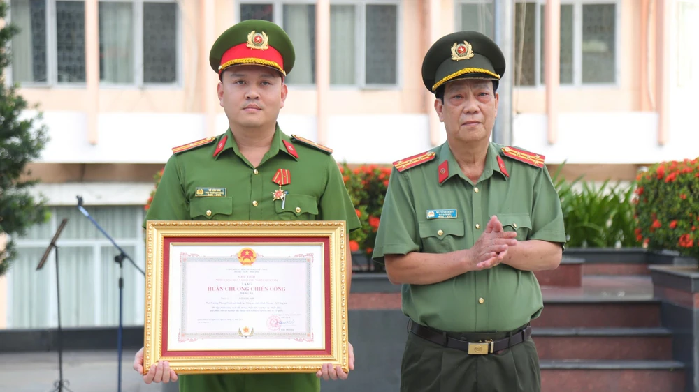 Cảnh sát hình sự (3).jpg