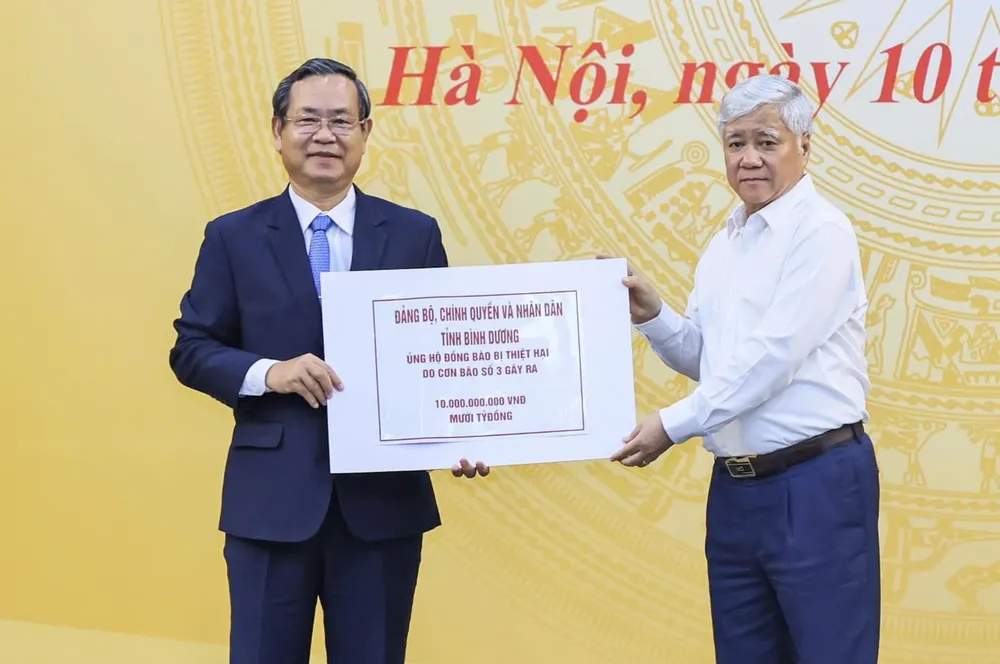 Ban Thường trực Ủy ban MTTQ Việt Nam tỉnh Bình Dương trích từ nguồn Quỹ cứu trợ 10 tỉ đồng hỗ trợ 10 tỉnh, thành phố phía Bắc. đồng bào miền Bắc (1).jpg