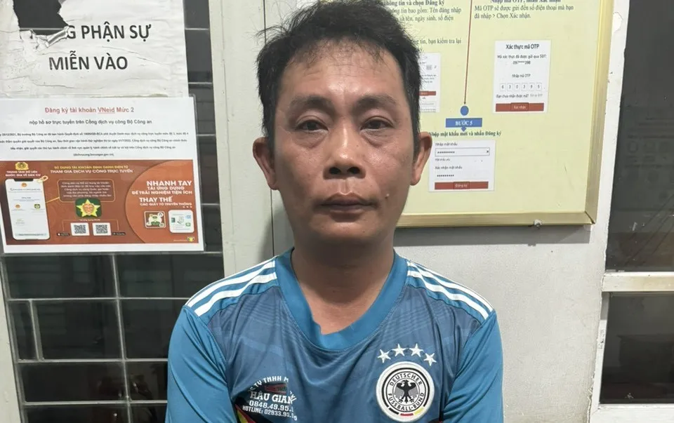 Cựu cán bộ Chi nhánh Văn phòng đăng ký đất đai bị bắt tại Bình Dương. Ảnh: CA đăng ký đất đai (1).jpg