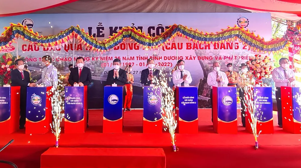 cầu bạch đằng (1).jpg