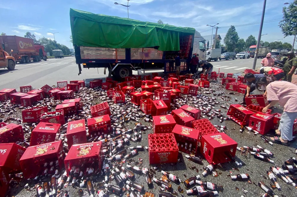 hàng trăm thùng bia (2).jpg