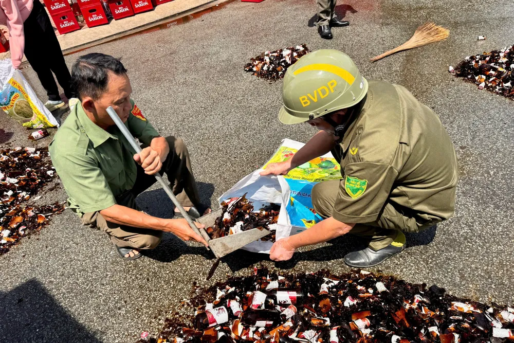 hàng trăm thùng bia (3).jpg