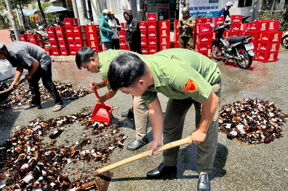 hàng trăm thùng bia (5).jpg