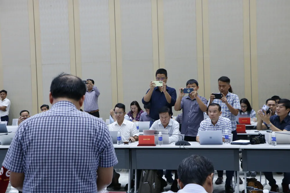 Các cơ quan báo chí đặt nhiều câu hỏi liên quan đến nhiều lĩnh vực. Ảnh: LA _MG_0433.JPG