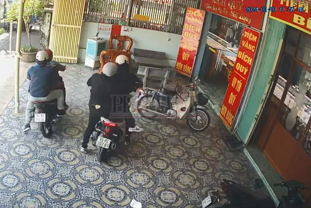 cướp tiệm vàng (2).jpg