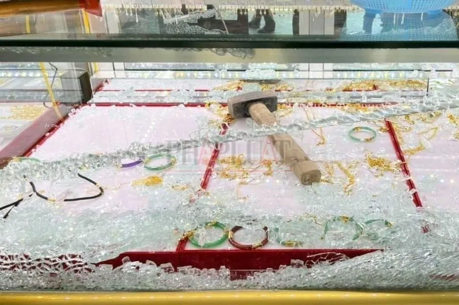 cướp tiệm vàng (4).jpg