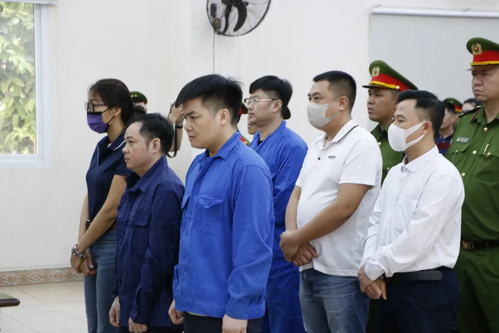 Các bị cáo đều lãnh mức án cao hơn VKS truy tố. Ảnh: LA karaoke An Phú (3).JPG