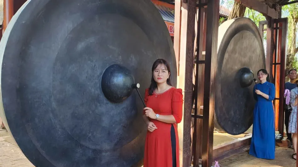 Bộ cồng chiêng chế tác bằng đồng đỏ và thiếc để biểu diễn lớn nhất Việt Nam. Kỉ lục Việt Nam (14)...jpg